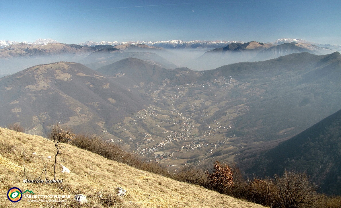 20 Panorama verso la Valle del Luio....JPG